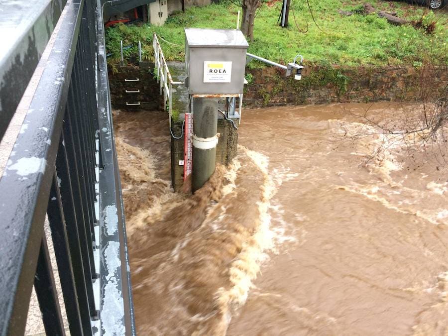 Las fuertes lluvias provocan el desbordamiento de estos dos ríos