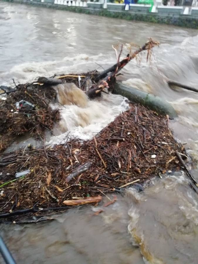 Las fuertes lluvias provocan el desbordamiento de estos dos ríos