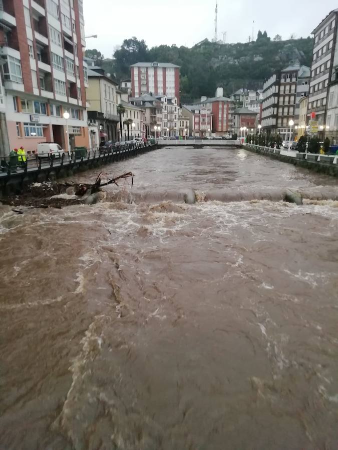 Las fuertes lluvias provocan el desbordamiento de estos dos ríos