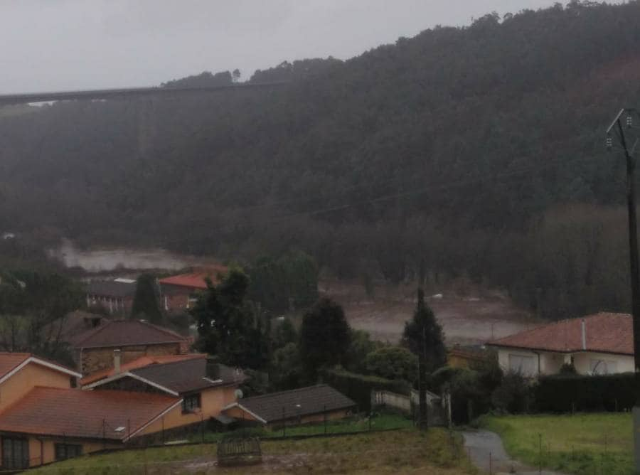 Las fuertes lluvias provocan el desbordamiento de estos dos ríos