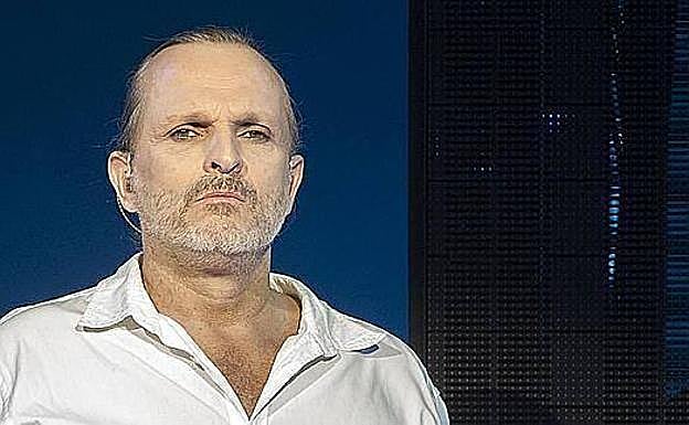 Miguel Bosé pide a Sánchez que se posicione sobre Venezuela
