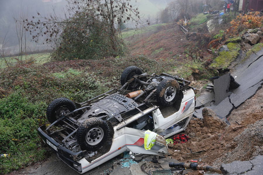 El temporal en Asturias provocó un desprendimiento que alcanzó a un vehículo y se saldó con una muerte y dos personas heridas.
