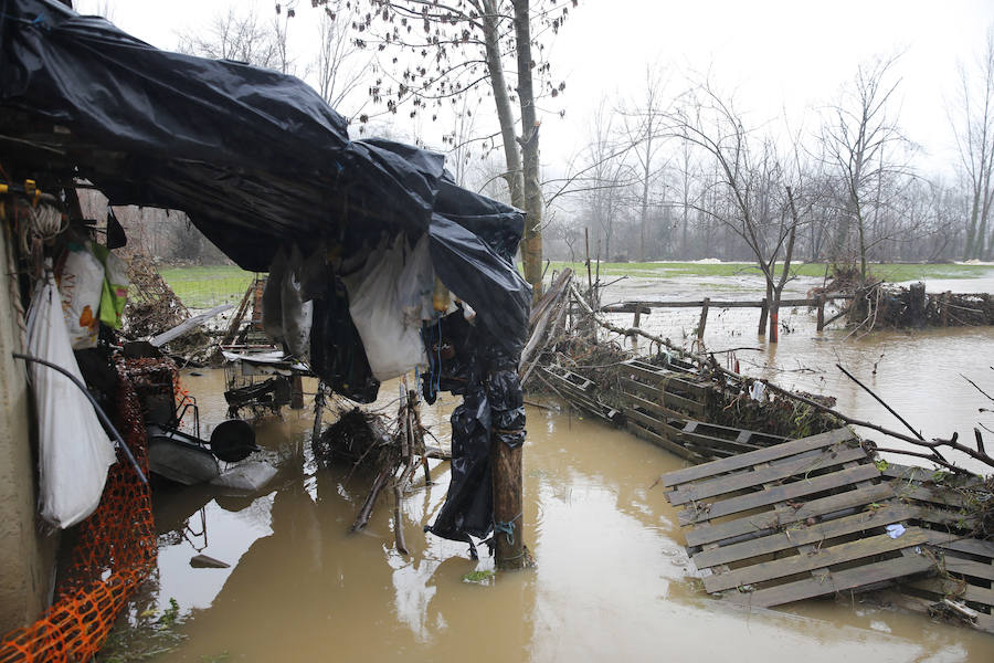 La crecida del río paralizó la central térmica de Lada y mantiene a una gran preocupación entre los vecinos de las Cuencas.