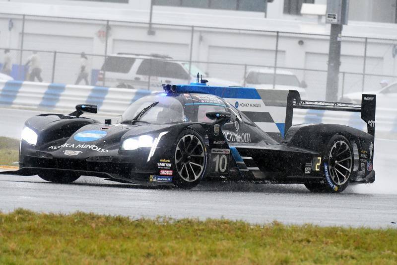 El protagonismo del asturiano fue absoluto en la victoria del equipo Wayne Taylor Racing en una edición marcada por la lluvia.