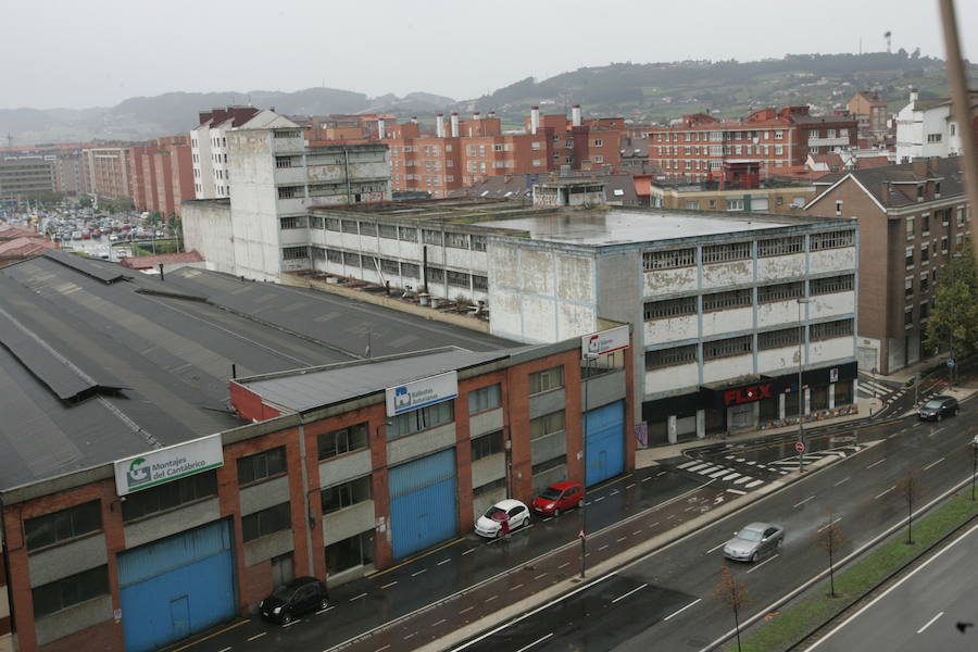 La Calzada. Un plan especial permitirá construir entre 250 y 300 pisos en una manzana ocupada ahora por naves, una de ellas la antigua fábrica de Flex.