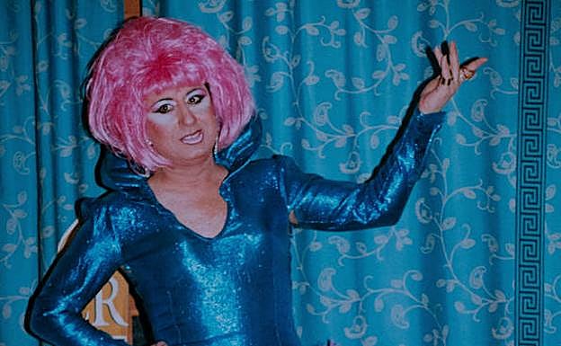 Imagen principal - El gijonés DiCarlo es uno de los nombres de referencia en el transformismo asturiano.