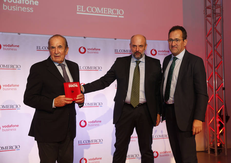 Lo galardones impulsados por EL COMERCIO de la mano de Vodafone, premiaron en Gijón las mejores prácticas renovadoras y de futuro en el tejido empresarial asturiano.