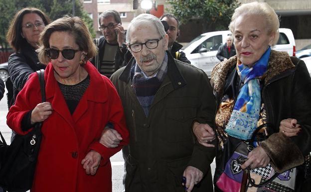 José Ángel Fernández Villa, exlíder sindical, llegando a la Audiencia Provincial durante el juicio. 