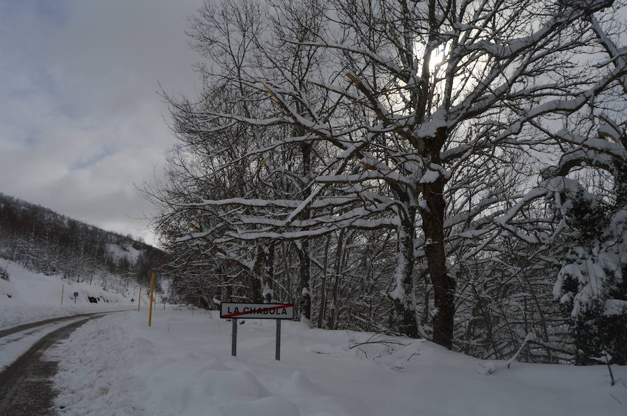 El paso de la borrasca 'Helena' ha obligado a cerrar el puerto de Leitariegos dodne la nieve alcanzó un metro de espesor en su zona más alta