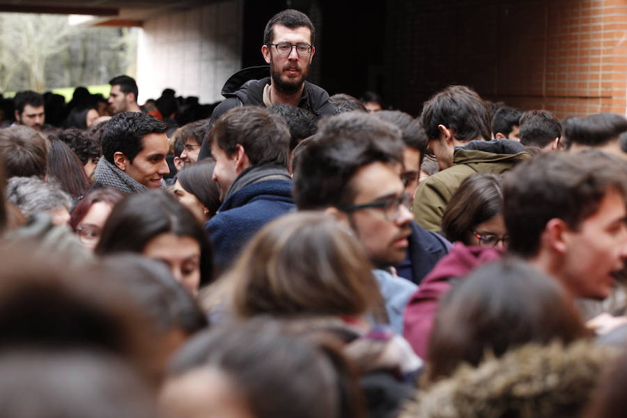 Más de 2.400 aspirantes acudieron a la convocatoria en el Campus de El Cristo. 