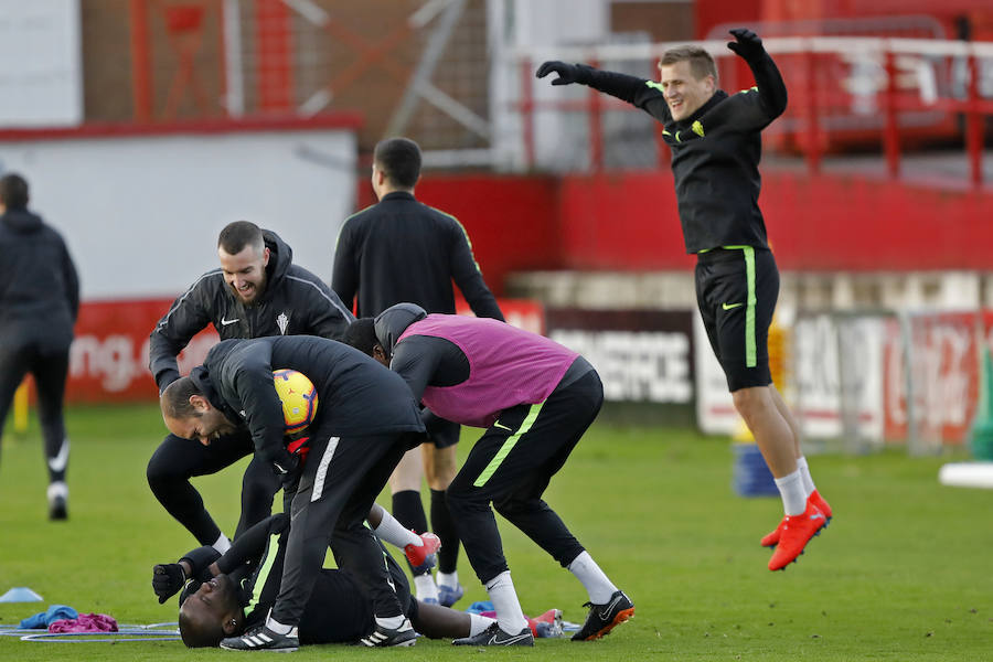 Las imágenes del entrenamiento del Sporting de Gijón previo al enfrentamiento contra el Extremadura en Almendralejo