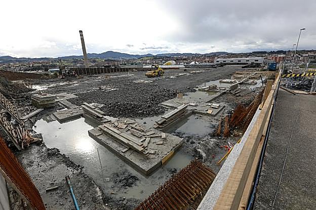 La nueva nave que se construye en la zona de la falda de Valliniello en el PEPA. 