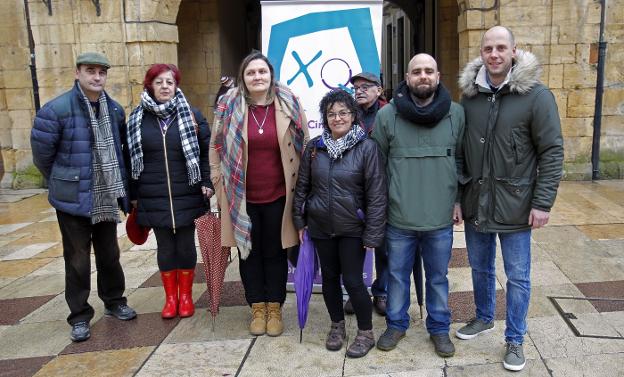 Cristina Tuero, en el centro, junto a los miembros de su candidatura. 