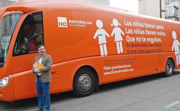 Hazte Oír recurrirá la revocación de utilidad pública y anuncia un nuevo autobús «contra el feminismo radical»