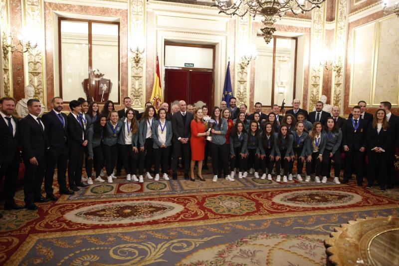 El presidente del Gobierno, Pedro Sánchez, ha ofrecido una recepción a las integrantes de la selección española de fútbol sub17 que dirige la asturiana Toña Is y que el pasado diciembre se convirtieron en campeonas del mundo. También han tenido un encuentro con la presidenta del Congreso, Ana Pastor, y el presidente de la Comunidad de Madrid, Ángel Garrido. 