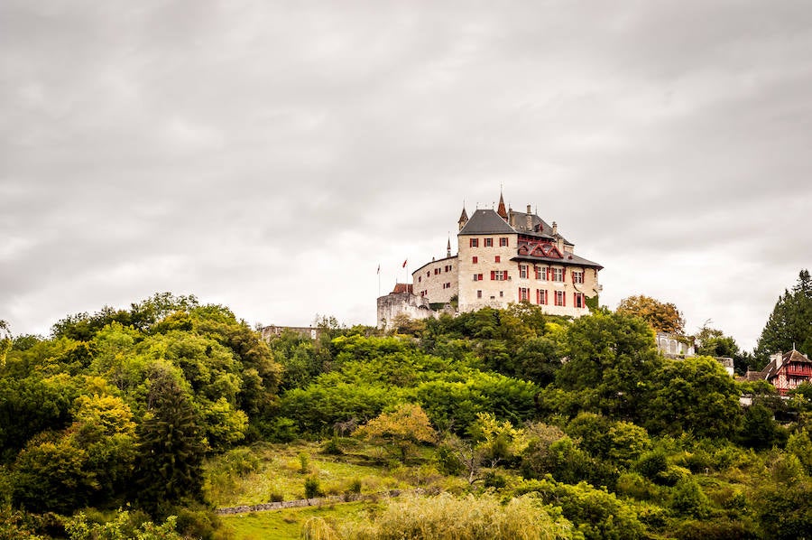 El castillo medieval de Menthon-Saint-Bernard ha sido declarado monumento histórico de Francia.