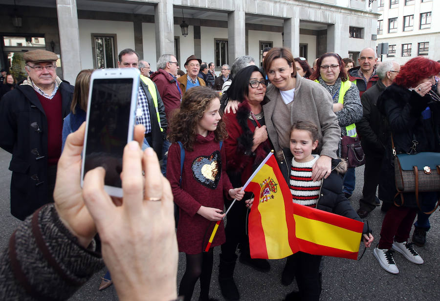 El PP y Foro se han concentrado en Oviedo y defendido en un comunicado la «indisoluble unidad de la nación española» y rechazado cualquier «nueva concesión secesionista. Por su parte, Vox se ha desmarcado como organización y cruzado críticas con PP y Foro