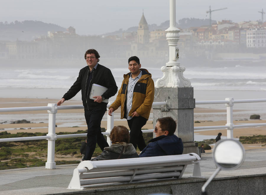 Jornada agradable en la ciudad antes de un nuevo aviso amarillo por rachas de viento y fuerte oleaje para el domingo.