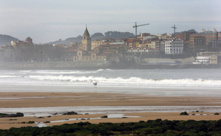 Jornada agradable en la ciudad antes de un nuevo aviso amarillo por rachas de viento y fuerte oleaje para el domingo.