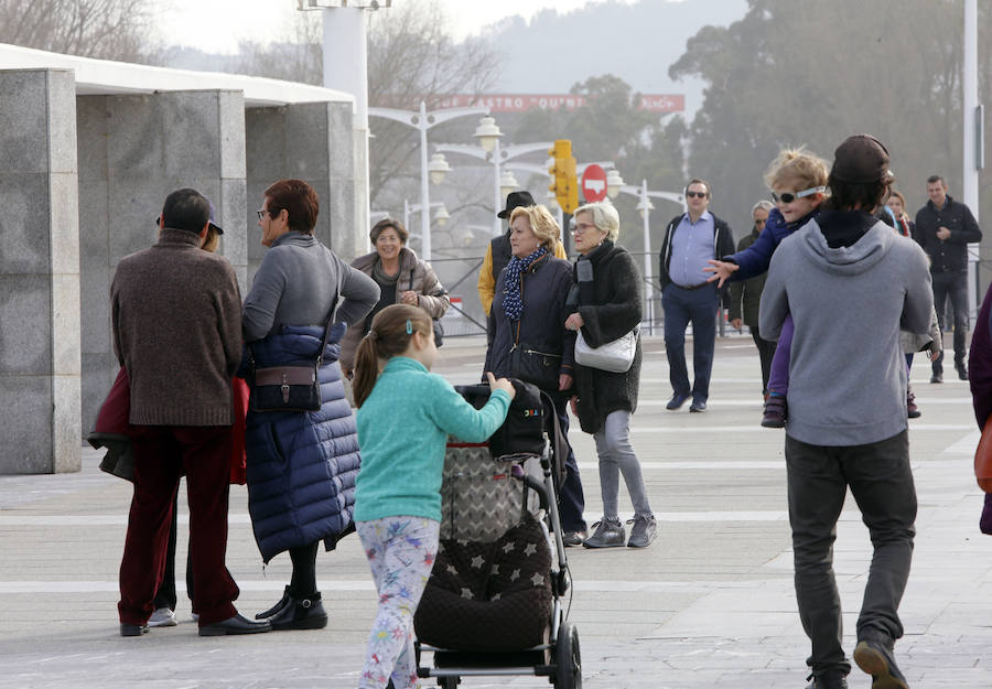 Jornada agradable en la ciudad antes de un nuevo aviso amarillo por rachas de viento y fuerte oleaje para el domingo.