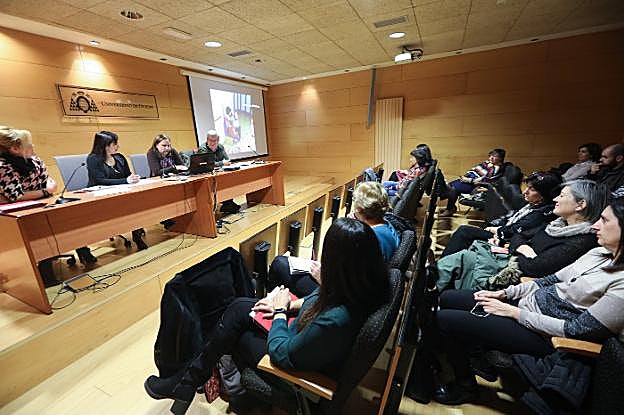 Reunión del Consejo Escolar Municipal celebrada ayer en el Centro de Servicios Universitarios de Avilés. 