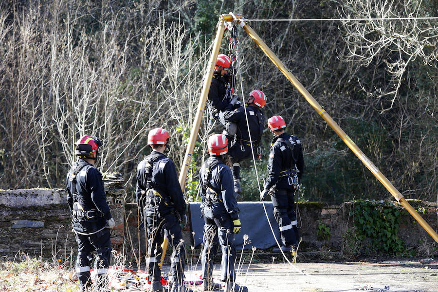 Una compañía del V Batallón de Intervención de Emergencias (BIEM V) de la Unidad Militar de Emergencia ha realizado este martes un ejercicio de instrucción en la zona de la ría del Eo. Navegación con embarcaciones a motor y remo, rescates acuáticos y trabajos subacuáticos o búsqueda en las orillas han sido algunos de los ejercicios realizados.