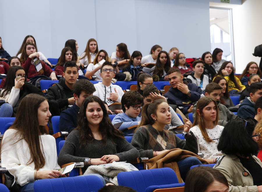 La Escuela Politécnica de Ingeniería de Gijón celebra esta jornada con la presencia del rector de la Universidad de Oviedo, Santiago García Granda.