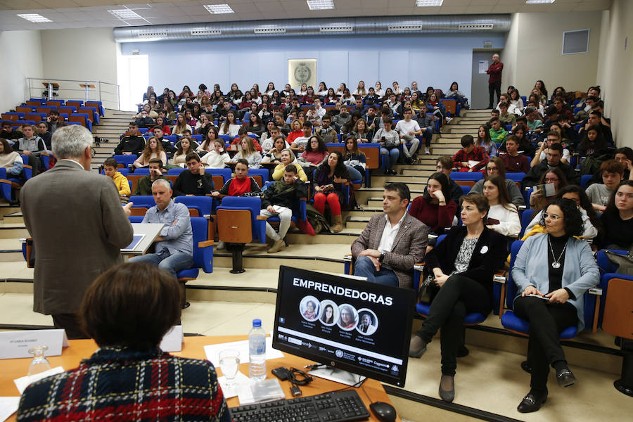 La Escuela Politécnica de Ingeniería de Gijón celebra esta jornada con la presencia del rector de la Universidad de Oviedo, Santiago García Granda.