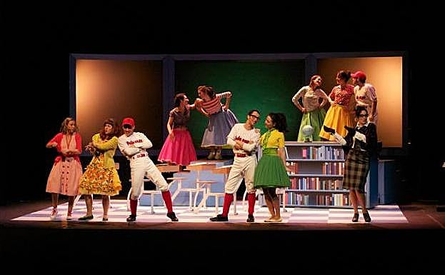 El Antroxu estrena este año una tarde de baile de máscaras en la plaza de España