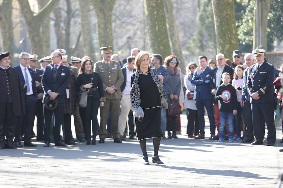 Avilés recuerda a su vecino más ilustre, ell Adelantado de La Florida, con un homanaje floral en el Parque del Muelle