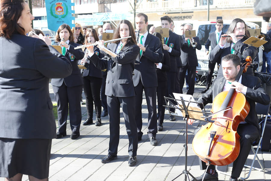 Avilés recuerda a su vecino más ilustre, ell Adelantado de La Florida, con un homanaje floral en el Parque del Muelle