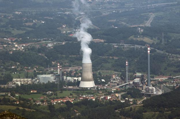 La central térmica de Soto de Ribera, en la que EdP cuenta con ciclos de gas y de carbón. 