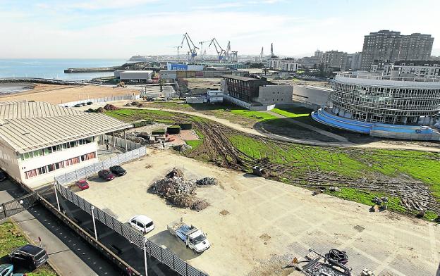 Vista panorámica de las obras del del pozo de tormentas y de la urbanización del PERI 01. 