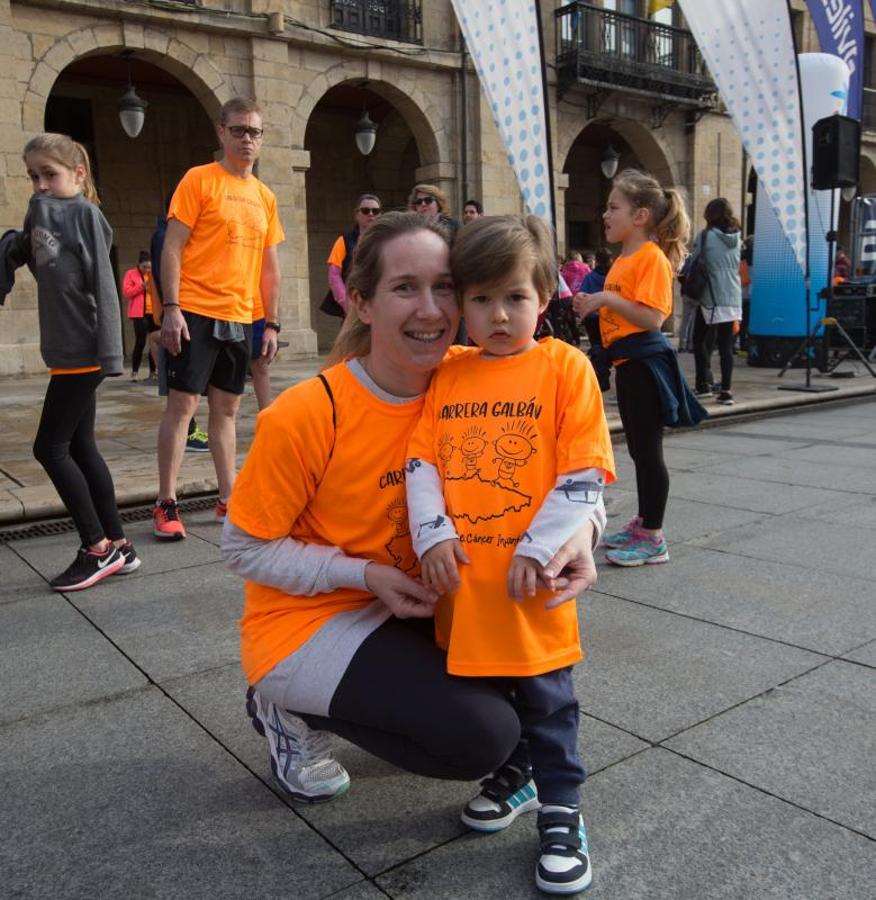 En Avilés, cientos de personas de todas las edades se han sumado a la carrera contra el cáncer de la Asociación Galbán.