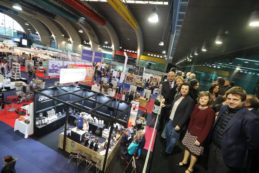Luis Noguera, presidente de la Cámara de Comercio, Mariví Monteserín, alcaldesa de Avilés, María Jesús Álvarez, consejera de Desarrollo Rural, María Jesús Aguilar, directora general de Desarrollo Rural, y José Luis Álvarez Almeida, presidente de OTEA, esta mañana en La Magdalena. 