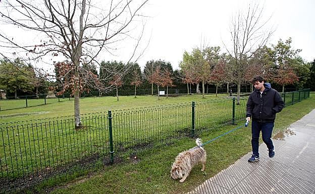 Montecerrao ya tiene un parque solo para perros