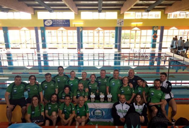 Los integrantes del equipo del Santa Olaya que participaron el regional máster en Oviedo. 
