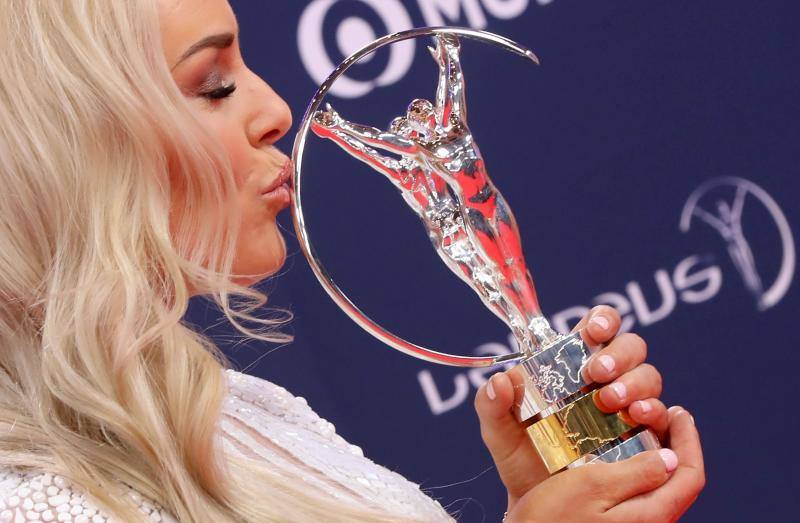 Los Laureus World Sports Awards, más conocidos como los premios Oscar del deporte, han celebrado su tradicional ceremonia. El glamour se ha impuesto sobre una alfombra roja en la que las zapatillas han sido más habituales que los tradicionales zapatos entre los invitados e invitadas.