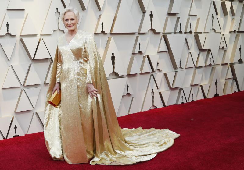 La actriz Glenn Close destacó con un dorado Carolina Herrera de 19 kilos de peso, un modelo deslumbrante que recordaba a la estatuilla.
