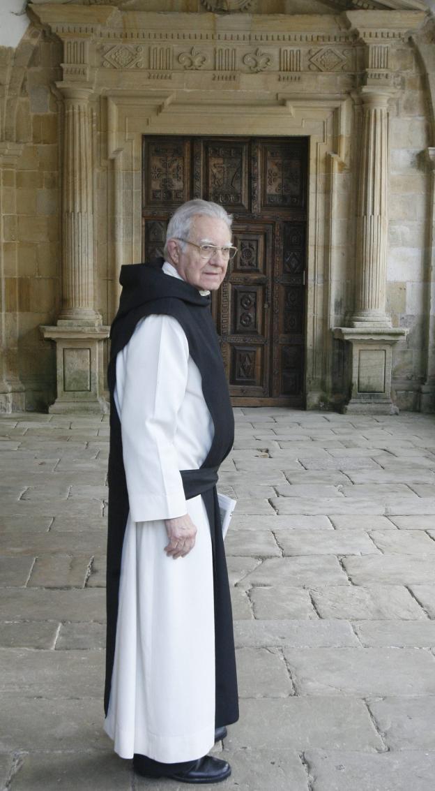 Jorge Gibert, en el monasterio de Valdediós. 