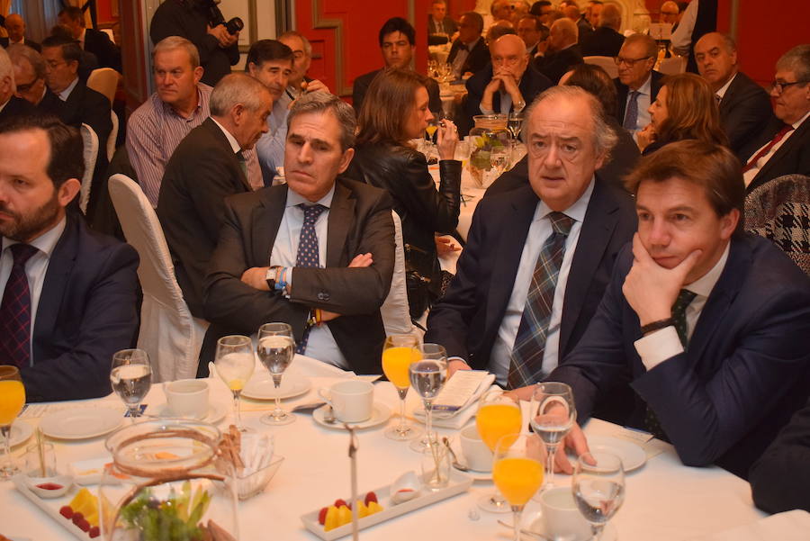 Representantes de la política, la empresa y la cultura de Asturias, Galicia y Castilla y León, con sus presidentes a la cabeza, han reclamado en Madrid, en un acto de Nueva Economía Fórum, la creación del Corredor Atlántico por «justicia y equilibrio» territorial