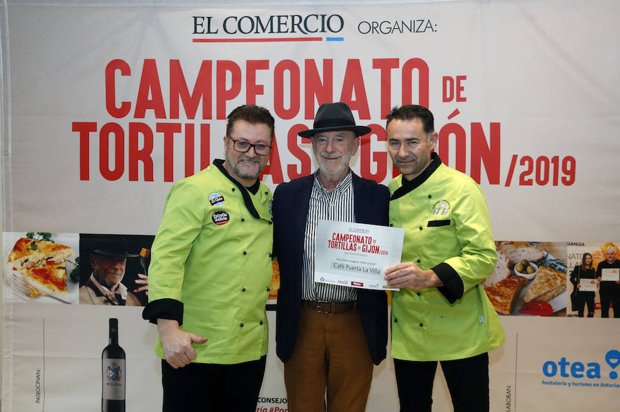 El concurso de tortilllas de EL COMERCIO ya tiene los ganadores de esta última edición. Café Ronaike se lleva el primer premio en la categoría de Tortilla tradicional' y cafetería Europa es el ganador de la 'Tortilla con'