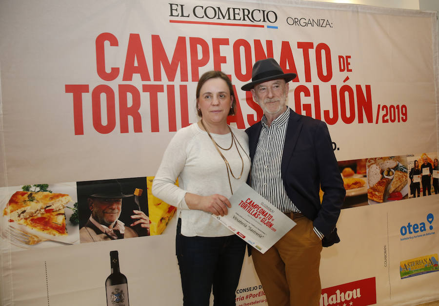 El concurso de tortilllas de EL COMERCIO ya tiene los ganadores de esta última edición. Café Ronaike se lleva el primer premio en la categoría de Tortilla tradicional' y cafetería Europa es el ganador de la 'Tortilla con'