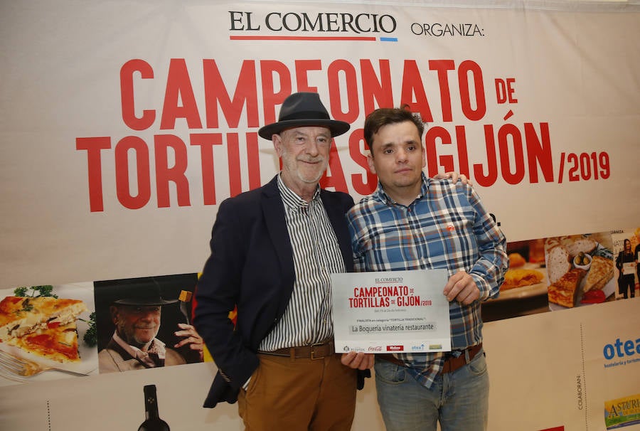 El concurso de tortilllas de EL COMERCIO ya tiene los ganadores de esta última edición. Café Ronaike se lleva el primer premio en la categoría de Tortilla tradicional' y cafetería Europa es el ganador de la 'Tortilla con'