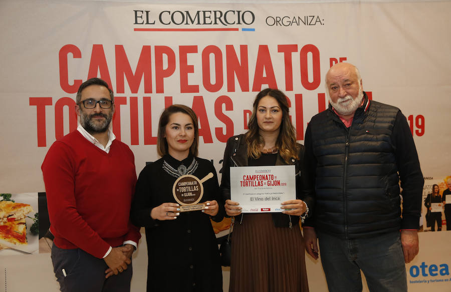 El concurso de tortilllas de EL COMERCIO ya tiene los ganadores de esta última edición. Café Ronaike se lleva el primer premio en la categoría de Tortilla tradicional' y cafetería Europa es el ganador de la 'Tortilla con'