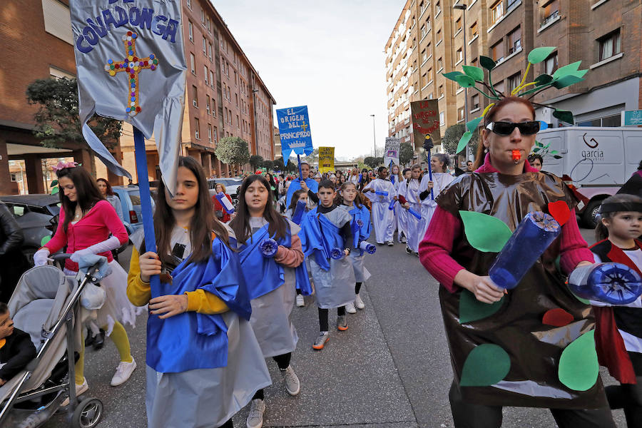 Como cada año, la zona oeste gijonesa comienza la fiesta del Antroxu por todo lo alto.