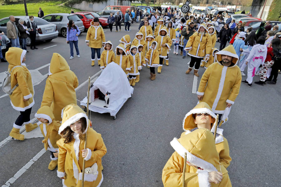 Como cada año, la zona oeste gijonesa comienza la fiesta del Antroxu por todo lo alto.