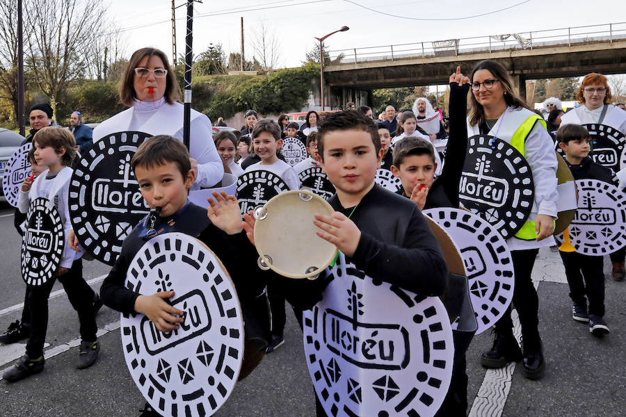 Como cada año, la zona oeste gijonesa comienza la fiesta del Antroxu por todo lo alto.