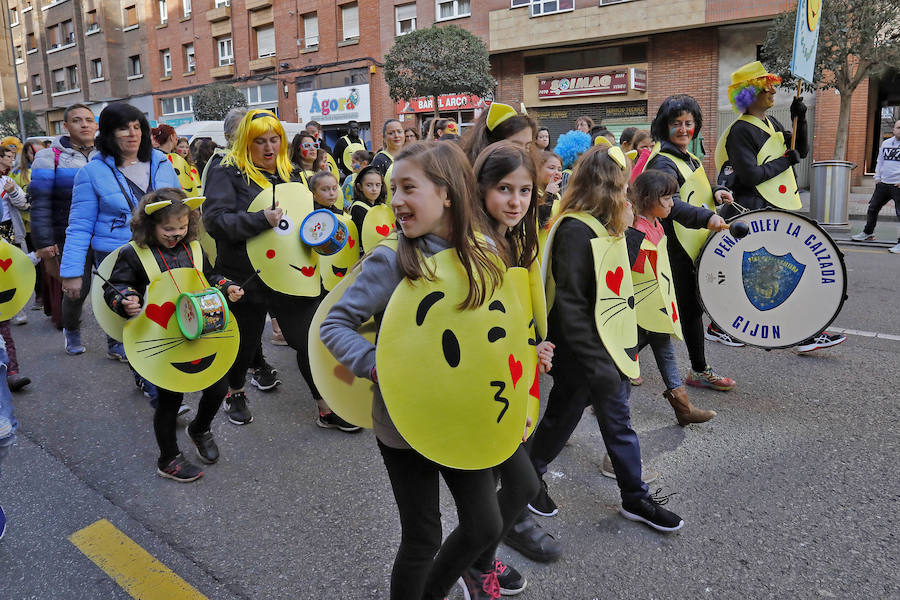 Como cada año, la zona oeste gijonesa comienza la fiesta del Antroxu por todo lo alto.