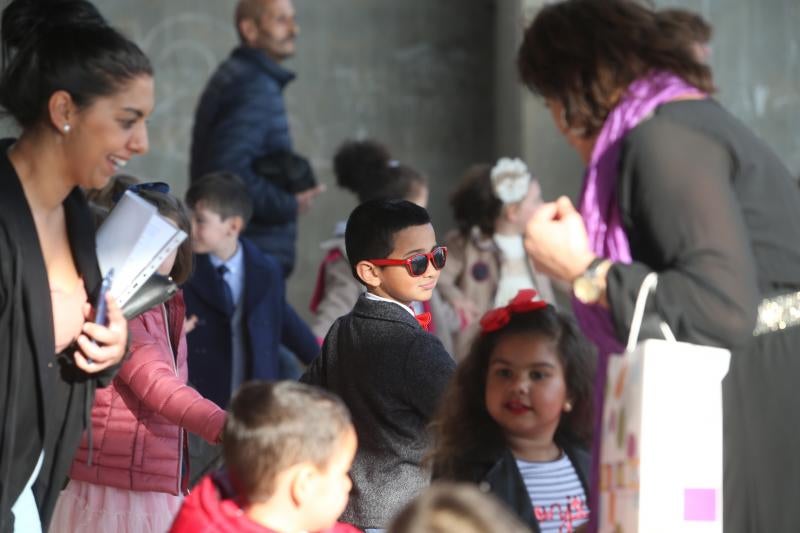 Alumnos de Infantil y Primaria hacen guiños con sus disfraces a la historia de Asturias, cine o a los clásicos héroes